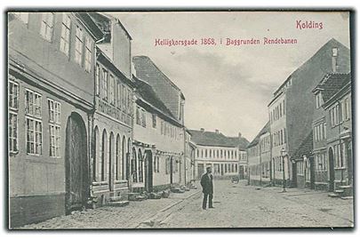 Helligkorsgade 1868. I baggrunden Rendebanen i Kolding. 