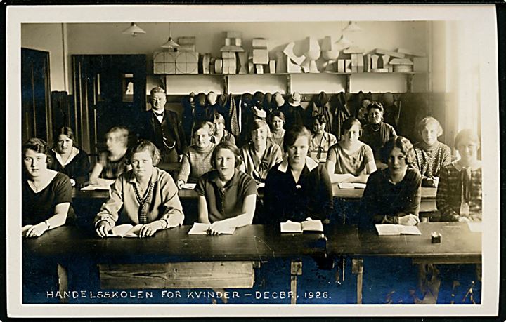 Ahlefeldtsgade 2, Handelsskolen for Kvinder, undervisning. Fotokort dateret dec. 1926. Kvalitet 9