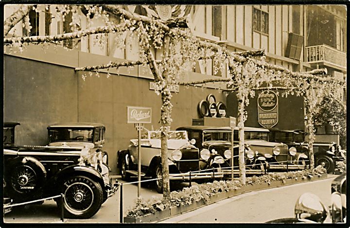 Automobil udstilling i Forum 1930. Fotokort u/no. Kvalitet 8