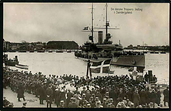 Marine. “Olfert Fischer” landsætter Sønderjydsk Kommando i Sønderborg d. 5.5.1920. Stenders u/no. Kvalitet 9