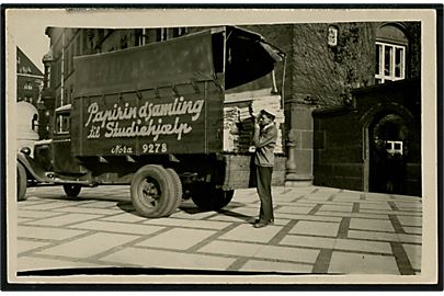 Lastbil, “Papirindsamling til Studiehjælp” i København. Fotokort u/no. Kvalitet 8