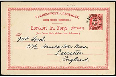 10 øre Posthorn helsagsbrevkort dateret Vossevangen og annulleret med 3-rings-nr.stempel 92 til Leicester, England. Stempel benyttet af konduktørpost på Vossebanen (Bergen-Nesttun-Voss) i perioden 1883-1895. Lodret fold.