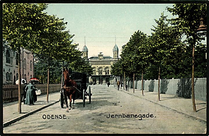 Odense, Jernbanegade med jernbanestation i baggrunden. Stenders no. 6123.
