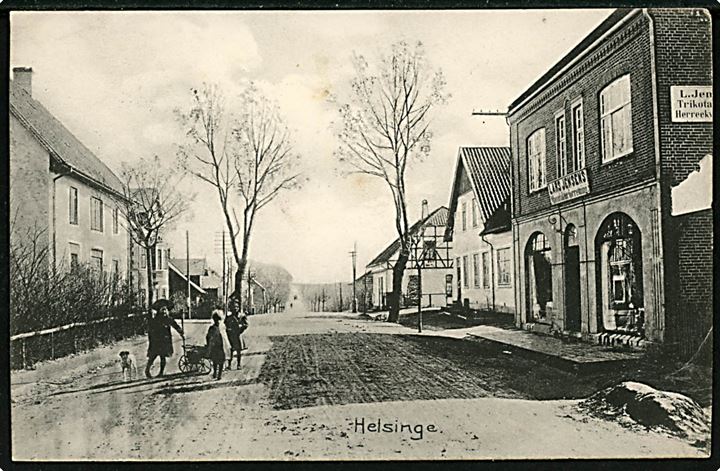 Helsinge med Lars Jensens Manufakturforretning. Svegårds Boghandel no. 18025