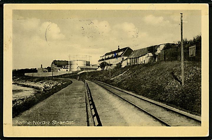 Rønne. Nordre Strandsti med jernbanesporet. Stenders Bornholm no. 121. 