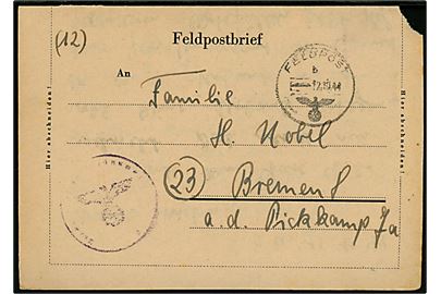Ufrankeret tysk feltpost-foldebrev stemplet Feldpost b d. 12.10.1944 til Bremen. Svagt Briefstempel og sendt fra soldat ved Feldpost nr. 15330B (= 1. Komp. Genesenen Btl. D/XI) stationeret i Helsingør.