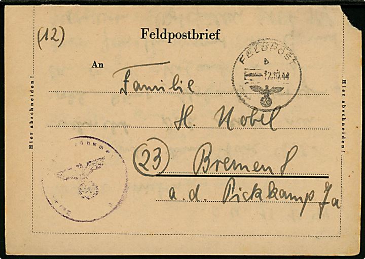 Ufrankeret tysk feltpost-foldebrev stemplet Feldpost b d. 12.10.1944 til Bremen. Svagt Briefstempel og sendt fra soldat ved Feldpost nr. 15330B (= 1. Komp. Genesenen Btl. D/XI) stationeret i Helsingør.