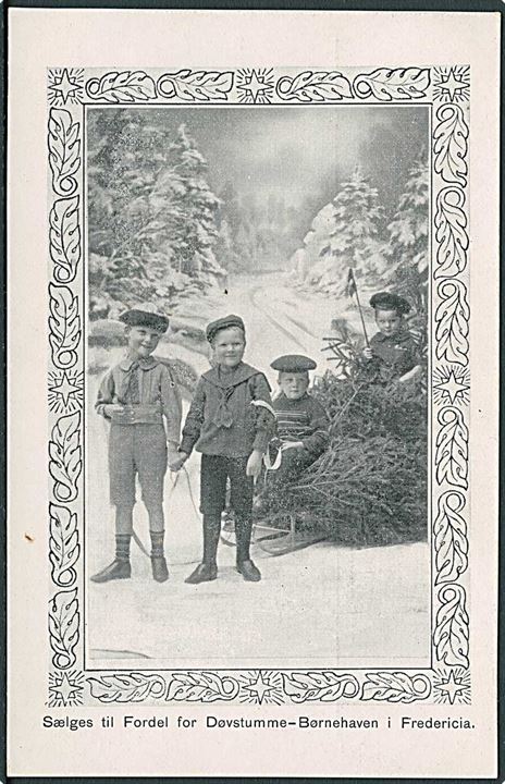 2 drenge trækker slæde med træ, hvor 2 andre drenge sidder. Sælges til fordel for Døvstumme - Børnehave i Fredericia. P. Hestbek Jensens Boghandel u/no.