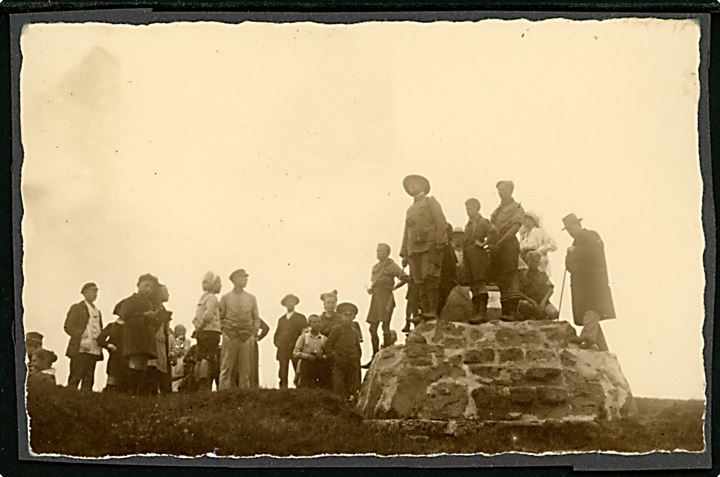 Hindsgavllejren 1919, spejder udflugt til Sønderjylland. Fotografi monteret på karton.
