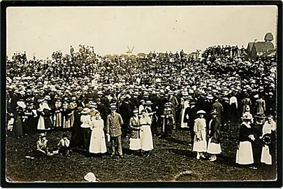 Genforening. Ungdomsmødet på Dybbøl Banke den 25.5.1919. Fotokort u/no.