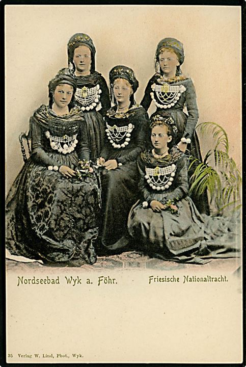 Tyskland, Nordseebad Wyk a. Föhr, kvinder i frisiske nationaldragter. W. Lind no. 35.