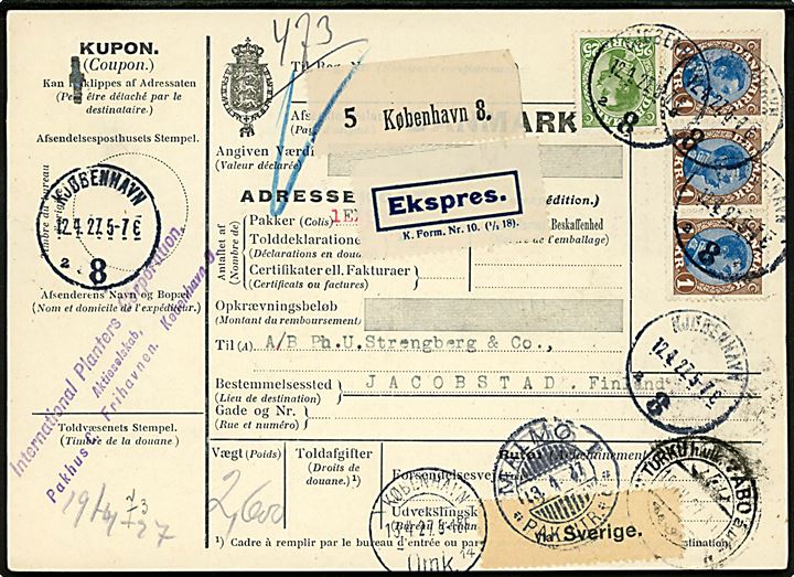 25 øre og 1 kr. (3-stribe) Chr. X på 325 øre frankeret internationalt adressekort for eksprespakke fra Kjøbenhavn 8 (= Frihavnen) d. 12.4.1927 via Malmö og Åbo til Jacobstad, Finland.