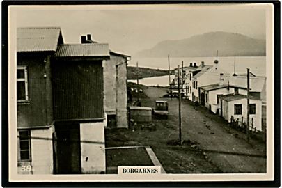 Island, Borgarnes, gadeparti. Samlekort 5x7½ cm