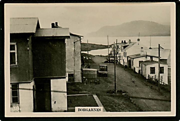Island, Borgarnes, gadeparti. Samlekort 5x7½ cm
