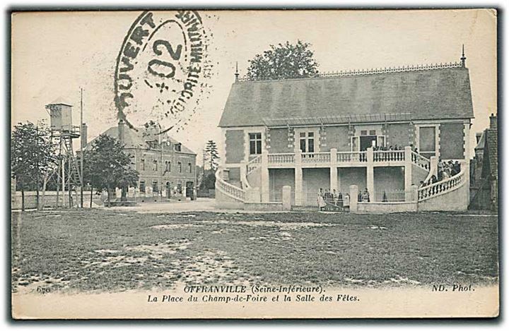 Offranville (Seine-Inférieure). La Place du champ-de-Foire et la salle des fétes. ND. Phot no. 670. Sendt som ufrankeret feltpost 1917 til Schweiz.