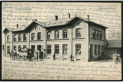 Frederikssund jernbanestation med hestevogne. P. Alstrup no. 1562.
