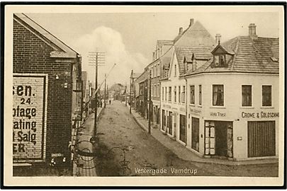 Vamdrup, Vestergade med Crome & Goldschmidts Fabriks Udsalg ved Viggo Troest. Stenders no. 45259.