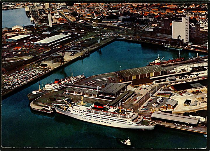 60 øre Fr. IX på brevkort (Englandsbåde i havn i Esbjerg) dateret ombord på M/S Winston Churchill og annulleret med britisk skibsstempel Paquebot London d. 7.8.1973 til Nyköping, Sverige.