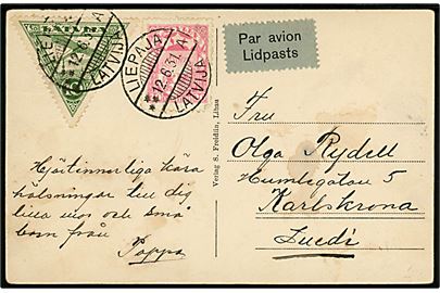 20 s. Våben og 10 s. 3-kantet luftpost udg. på luftpost brevkort fra Liepaja d. 12.6.1931 til Karlskrona, Sverige.