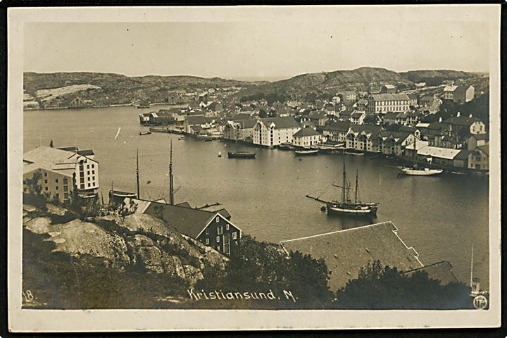 Norge, Kristiansund N., havn med sejlskibe. Oppi no. 18. 