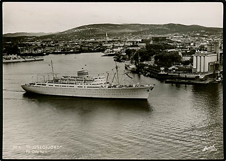Oslofjord, M/S, Norsk Amerika Linie i Oslo havn. Harstad no. 88A.