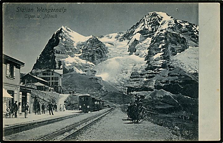 Wengernalp Bjergstation med tog. 