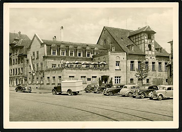 Tyskland, Fürth, Gasthof Schwarzes Kreuz med automobiler.