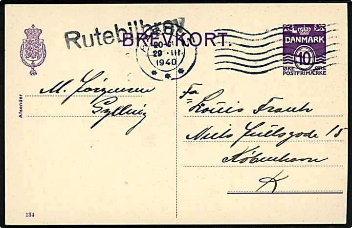 10 øre helsagsbrevkort (fabr. 134) dateret Gylling og annulleret Aarhus d. 29.3.1940 og sidestemplet Rutebilbrev til København. Nålehuller.