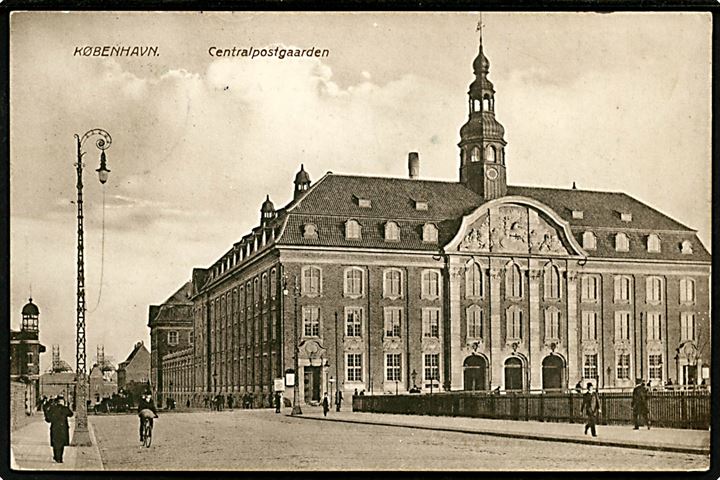 5 øre Chr. X med tydelig automatafskæring i top og bud på brevkort (København, Centralpostgården) annulleret Kjøbenhavn B. d. 4.4.1918 til Stockholm, Sverige.