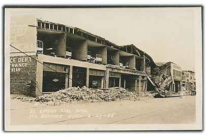 EL Camino Real Hotel efter jordskælvet 29.06.1925 i Santa Barbara, Californien. Fotokort u/no.