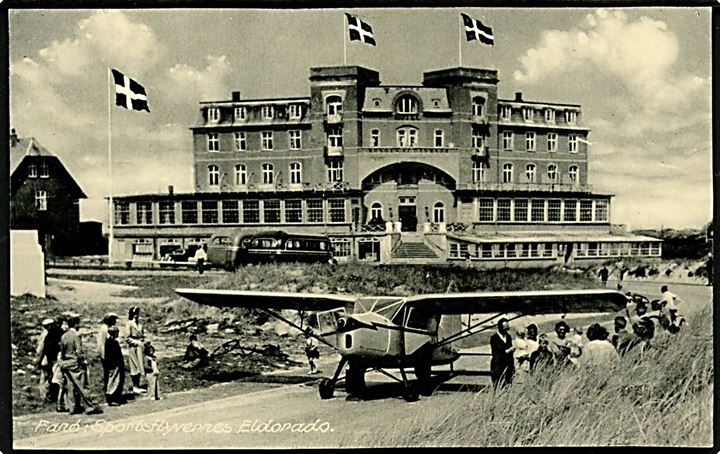 Fanø. Hotel Kongen af Danmark med sportsflyver. H. Christensen no. 5862.