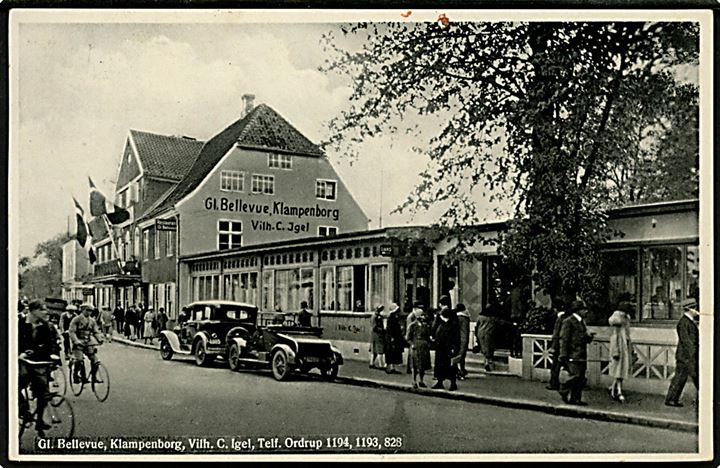 Klampenborg, Gl. Bellevue med automobiler. A. Vincent U/no.