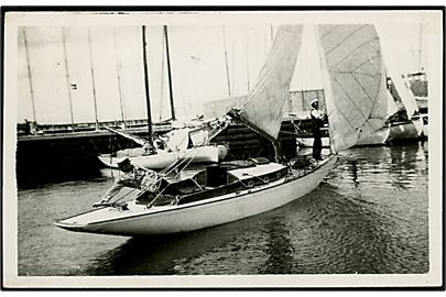 Lystfartøj. Fotokort skrevet på Hveen i Øresund og sendt fra København  d. 27.6.1939.