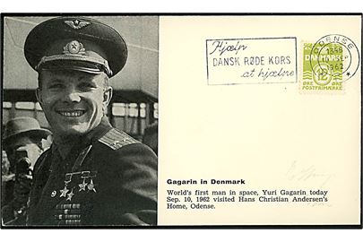 12 øre Bølgelinie på illustreret tryksag fra den russiske kosmonaut Yuri Gagarin's besøg i H. C. Andersens hus stemplet Odense d. 10.9.1962. Gagarin blev 12.4.1961 det første menneske i rummet, da han blev opsendt med den russiske bemandede rumflyvning Vostok 1.