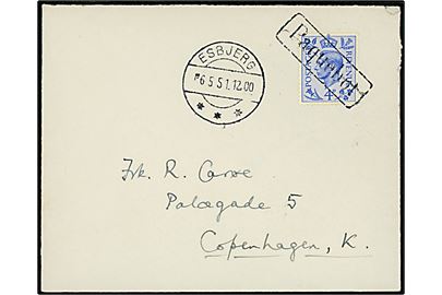 Britisk 4d George VI på skibsbrev annulleret med rammestempel Paquebot og sidestemplet Esbjerg d. 6.5.1951 til København.