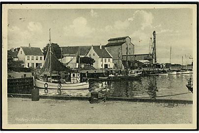 Rødvig Stevns, havn med fiskefartøj. R. Olsen no. 253.