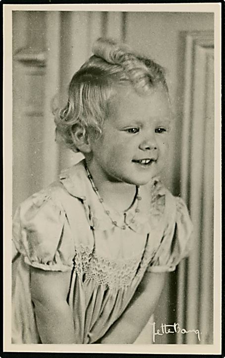Dr. Margrethe som prinsesse. Fotokort J. Chr. Olsen no. 46.