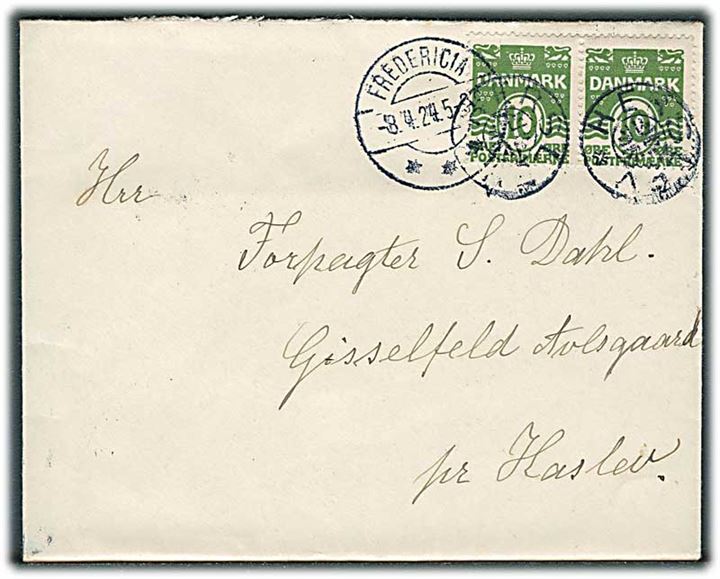 10 øre Bølgelinie i parstykke på brev annulleret med stjernestempel HERSLEV og sidestemplet Fredericia d. 8.4.1924 til Gisselfeld Avlsgaard pr. Haslev.