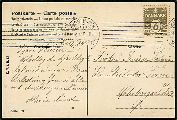 Ung pige med smykker pyntet med glimmersand. K.V.i.B. 12 serie 150. Frankeret med 3 øre Bølgelinie (defekt) og sendt lokalt i København d. 19.7.1907. J.f. Officielle Meddelelser nr. 31/1907 d. 3.9.1907 blev det forbudt at sende brevkort med glimmersand efter 1.10.1907.