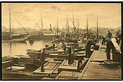 Frederikshavn, havneparti med skibe, fiskefartøjer og hyttefade. S. Engsig no. 21439.