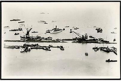 Holland, dige-lukning ved Oost-Flevoland d. 13.9.1956. Luftfoto med skibe. Anvendt 1959.