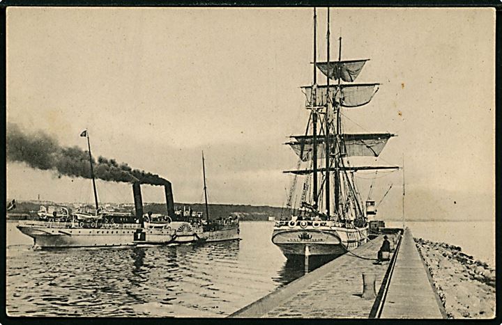 Aarhus, havn med hjuldamperen Kureren og norsk sejlskib, samt havnefyr. H. A. Ebbesen no. 1129.