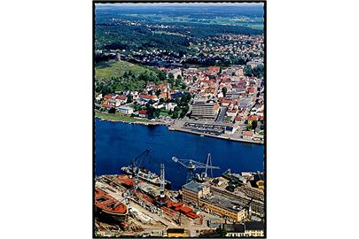 Tønsborg, skibsværft og DFDS rutebåd. Mittet no. 1724/5.