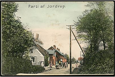 Jordrup, gadeparti. H. M. Carl Jensen no. 10395.