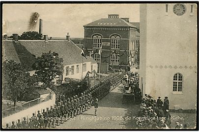 Ringkøbing, kongebesøg 1908 med kirke og militærparade. L. Lind u/no.
