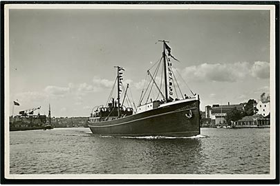 Th. Stauning, M/S, færøsk fiskefartøj tilhørende Isvirki, Trangisvåg ved aflevering fra værft i Svendborg 1932 - allerede samme år overdraget til Finansministeriet. A. J. Føge u/no.