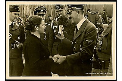 Adolf Hitler hilser på kvinde. Anvendt i Krakau, Generalgouvernement 1943.
