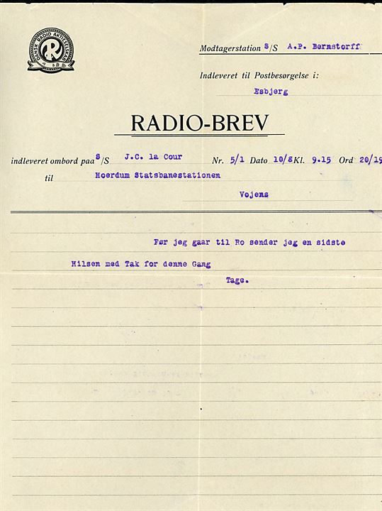 20 øre Chr. X på fortrykt Dansk Radio Aktieselskab Radiobrev kuvert stemplet Esbjerg d. 10.8.1926 til Statsbane stationen i Vojens. Indeholder Radiobrev formular - Form. Nr. 9a D.R.A. 3765 25 - med meddelelse fra S/S J. C. la Cour modtaget ombord på S/S A. P. Bernstorff. 