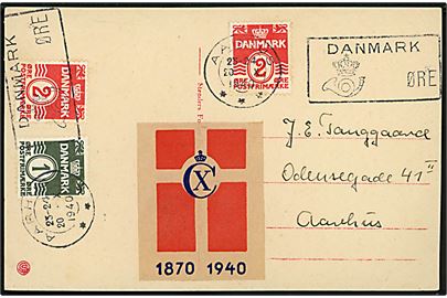 1 øre og 2 øre (2) Bølgelinie, samt Chr. X 70 år mærkat, på lokalt brevkort annulleret med posthus-franko stempel uden valør i Aarhus d. 20.10.1940.