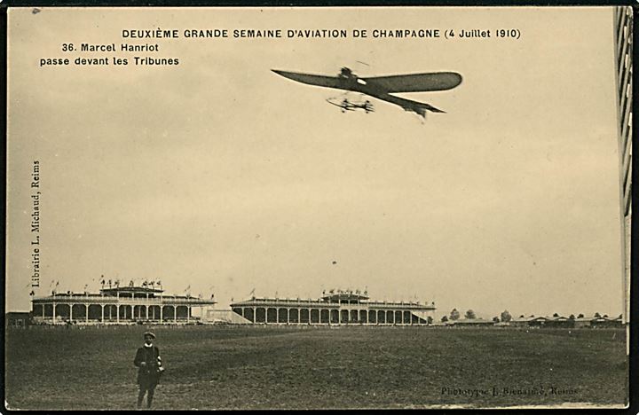 Frankrig, Marcel Hanriot passerer tribunen under 2. store Luftfartsuge i Champagne d. 4.7.1910.